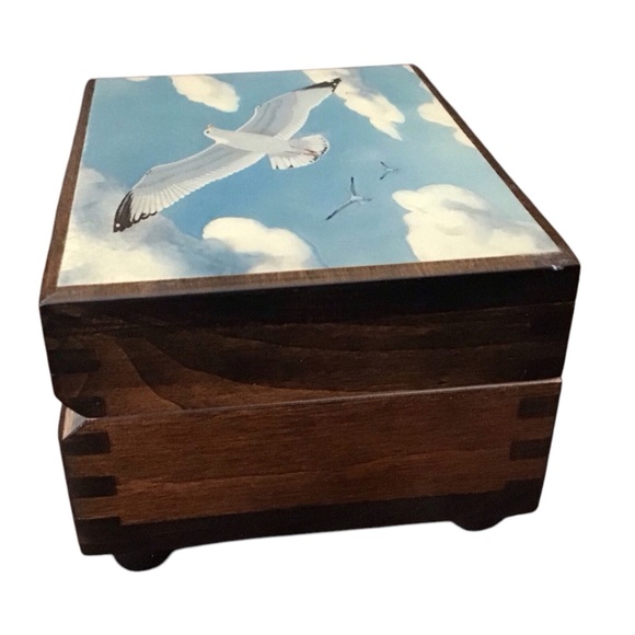Reuge Swiss Wood Music Box Seagull Plays "Born Free" 4-1/2" x 3-1/2" Lacquered - Picture 5 of 11